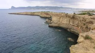 Un hombre apuñala a una pareja en la cama en una villa de Ibiza y después aparece ahogado