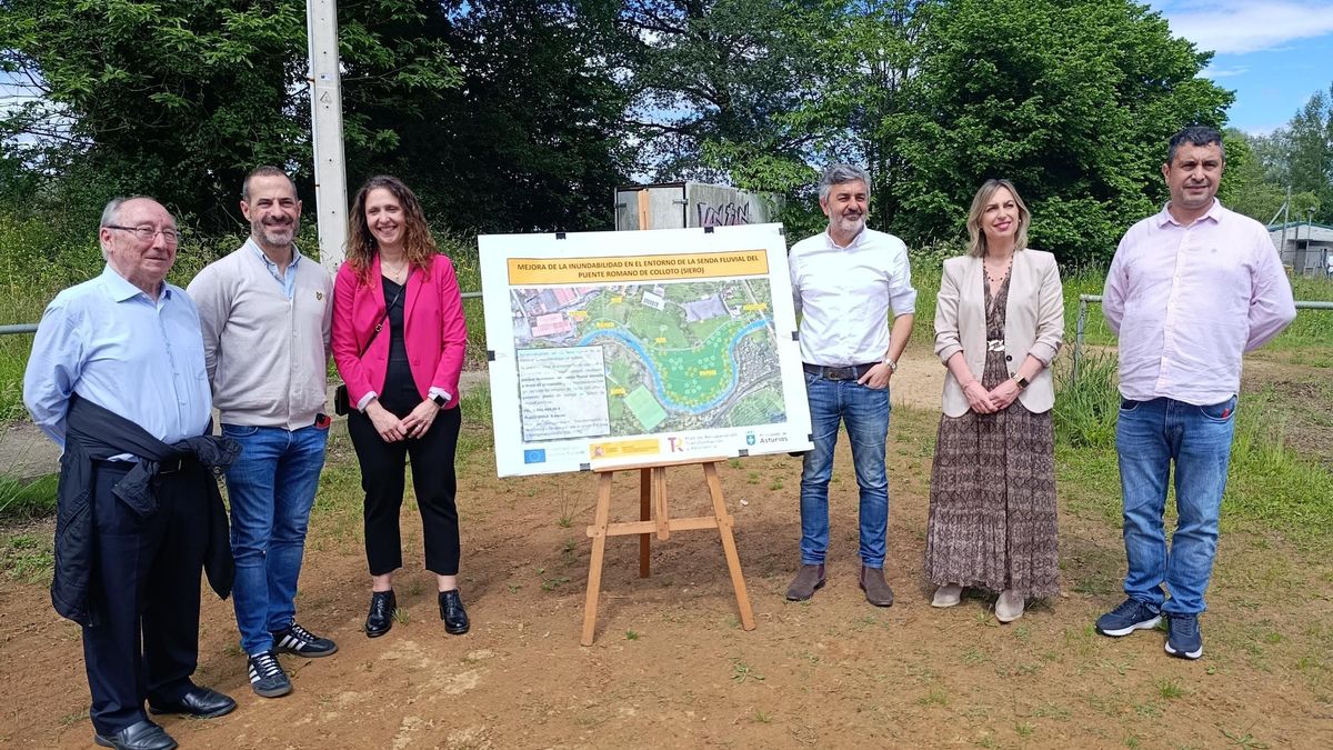 Por la izquierda, Aurelio González, patrocinador del S.D. Colloto; Ángel García; la directora generale del Agua, Vanesa Mateo; el consejero Alejandro Calvo; la directora general de Medio Ambiente, Susana Madera; y el concejal Javier Rodríguez. uez.