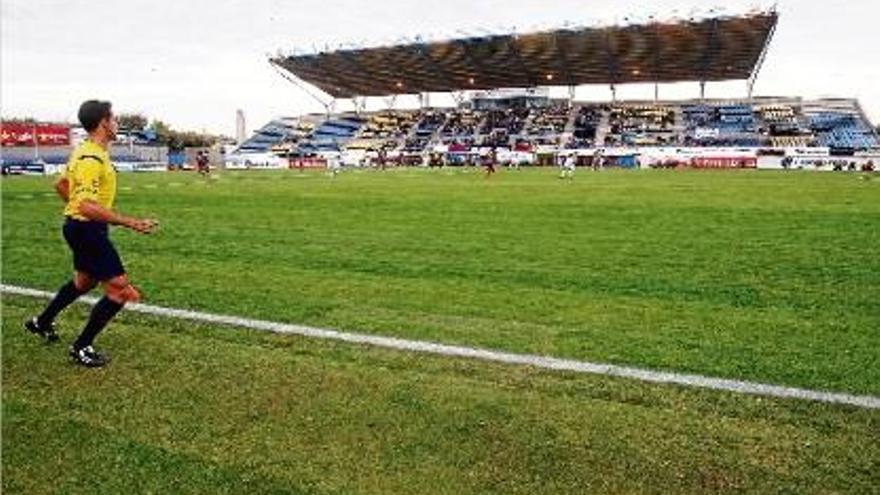 El Nou Estadi Palamós Costa Brava, en un partit d&#039;aquesta temporada del Llagostera.