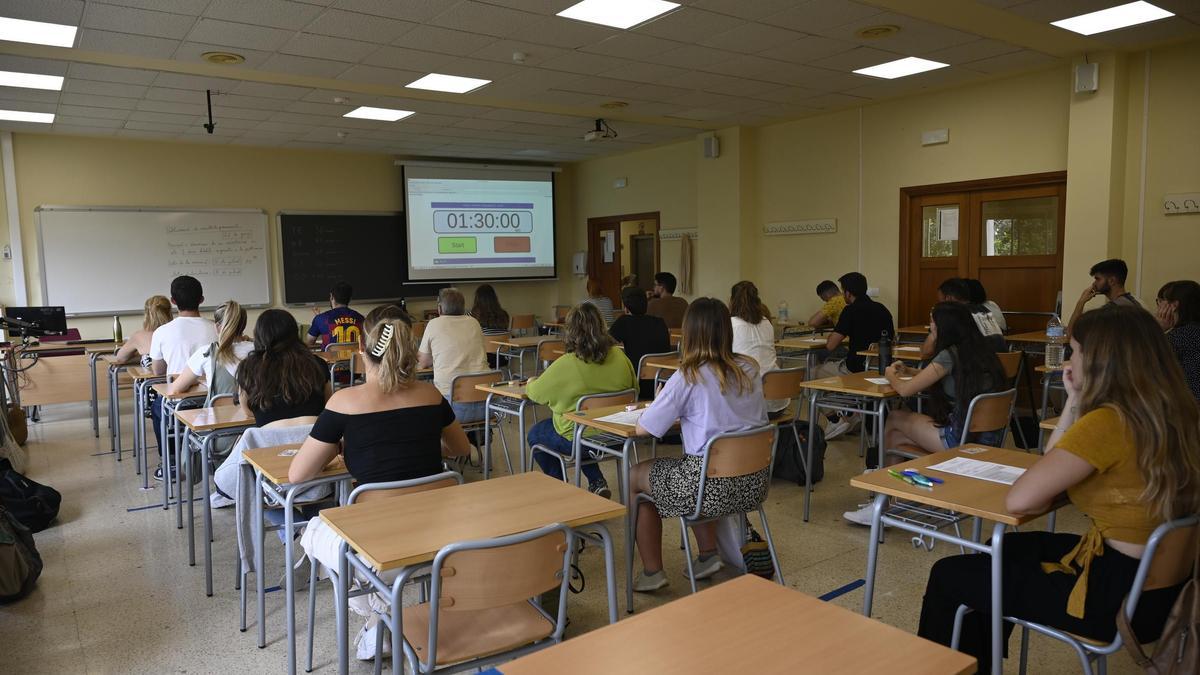 Examen en la Escuela Oficial de Idiomas de Castelló, en junio del 2023.