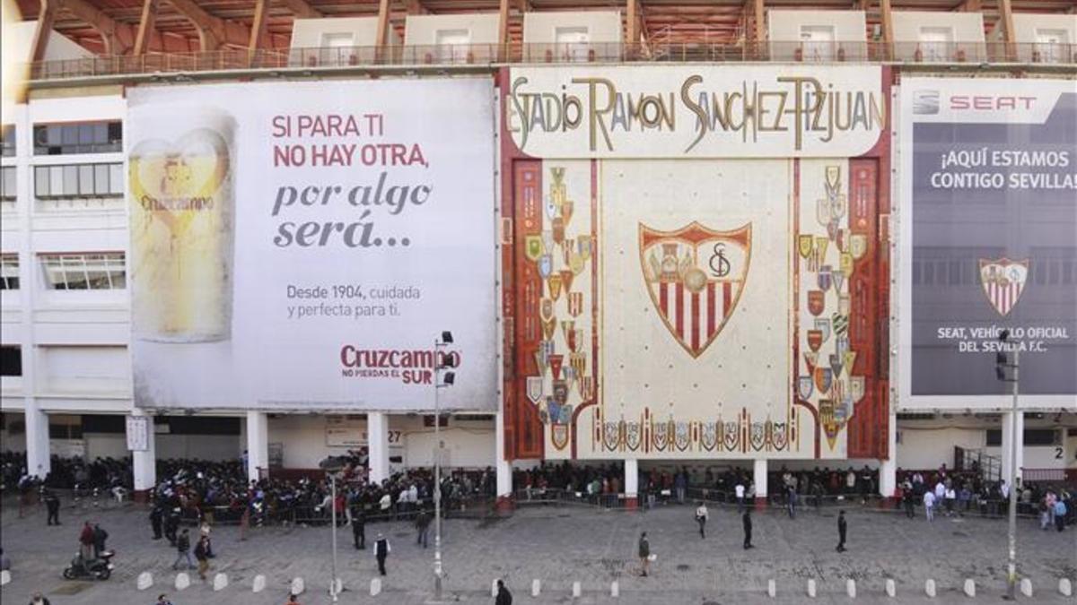 El Sevilla ha abierto expediente a algunos de sus abonados por revender entradas de la final de Copa