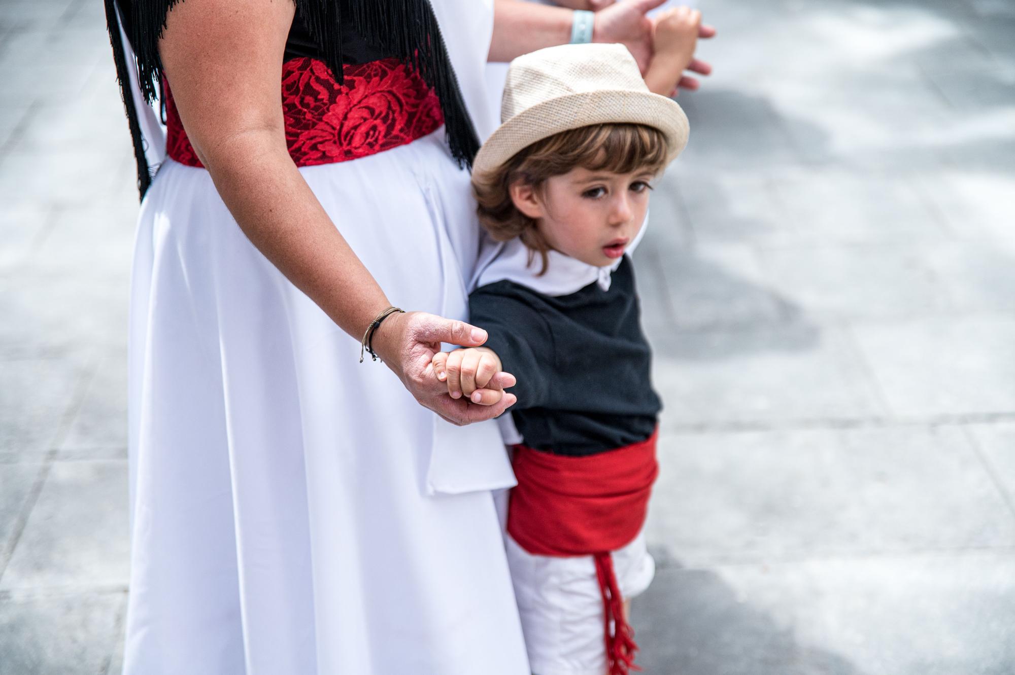 Troba't a les fotos del multitudinari ball de gitanes de Sant Vicenç