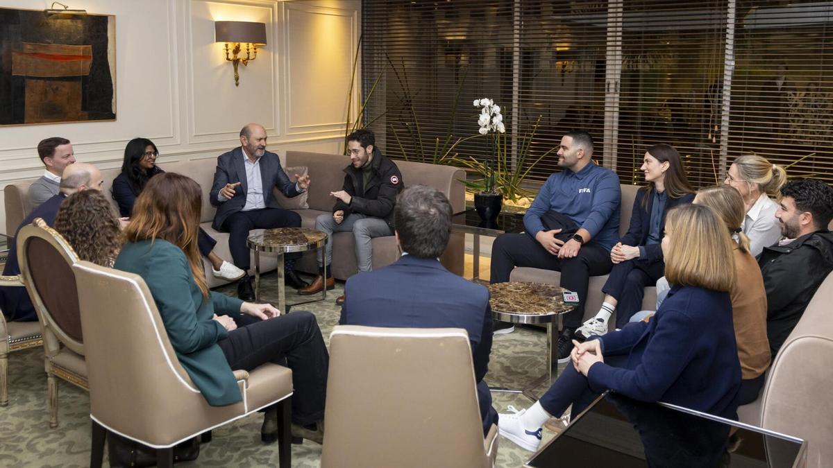 10/03/2026 El presidente de la RFEF, Rafael Louzán, da la bienvenida en Madrid a la delegación de FIFA que visita las sedes del Mundial 2030. DEPORTES PEDRO GONZALEZ / RFEF