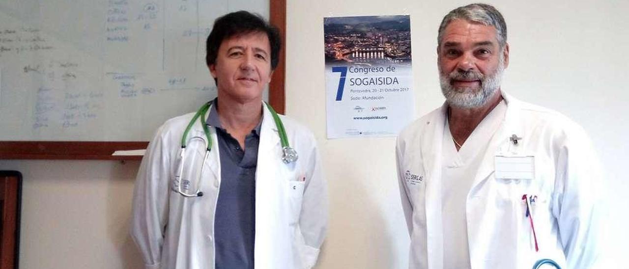 Los doctores Juan Carlos Rodríguez, jefe de Medicina Interna, y Ricardo Rodríguez Real, jefe de Enfermedades Infecciosas // G.S.