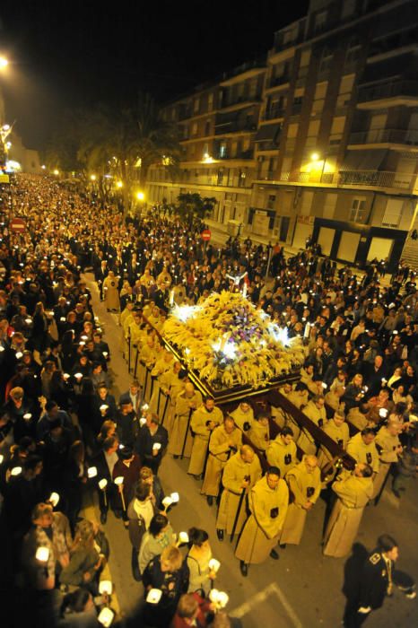 Miles de personas salen a la calle para ver procesionar a seis cofradías