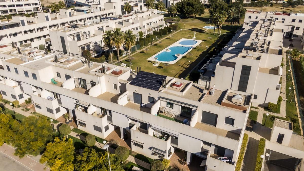 Instalación de placas solares de Svea Solar en una vivienda de Alicante.