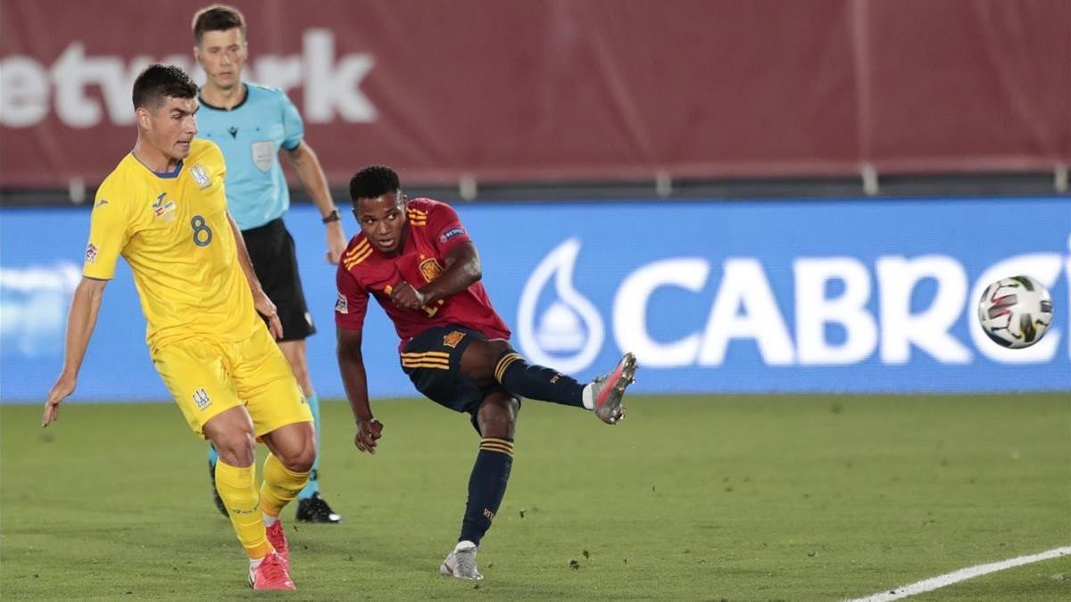 Ansu Fati marca su primer gol con la selección española, el más joven en hacerlo.