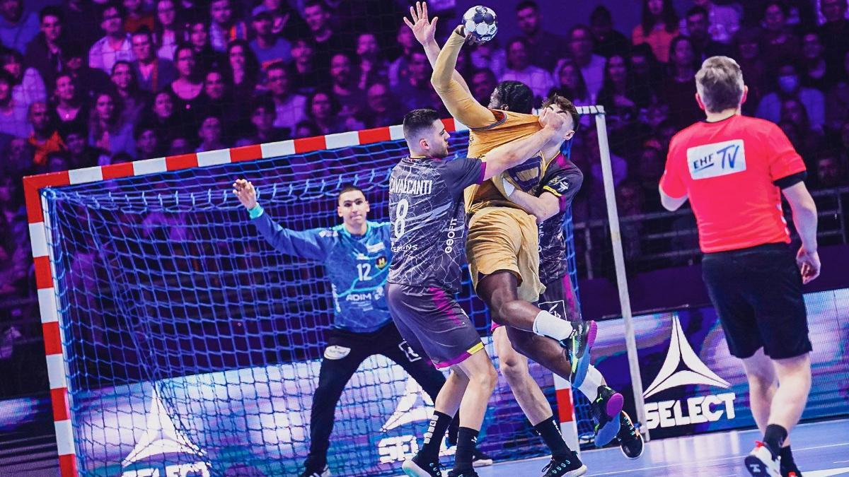 Dika Mem salió al rescate en momentos clave