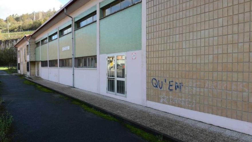 El inmueble que acoge los locales de ensayo de La Peña.