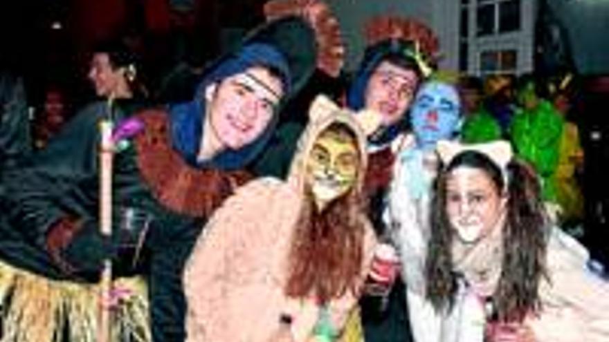 Una cita para lucir coloridos disfraces