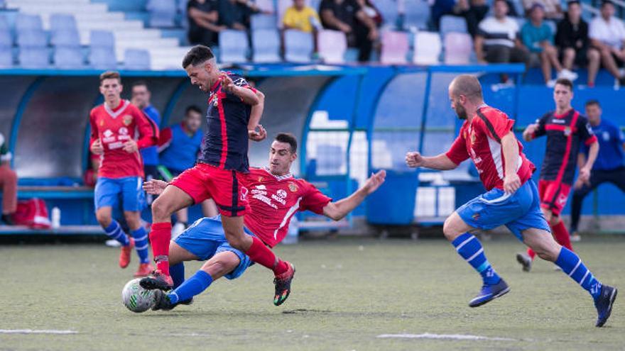 Un momento del partido entre el Telde y el Santa Úrsula.