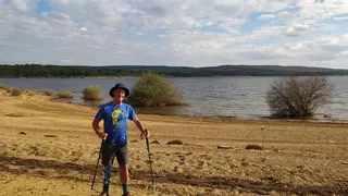 Un peregrino hace el Camino de Santiago por Sanabria... con una sola pierna