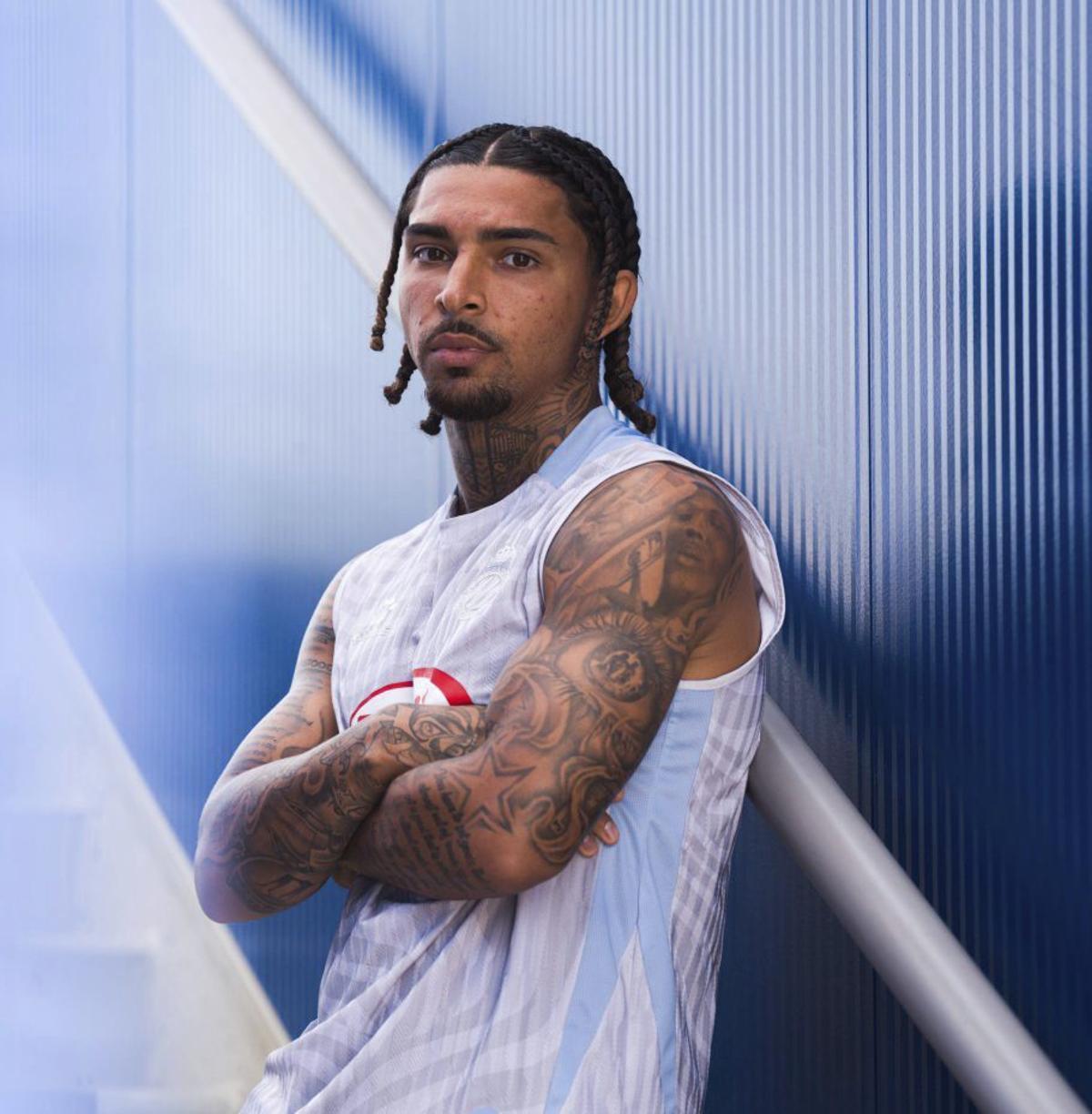 Tyrhys Dolan: "El futbol et fa donar la teva millor versió, tot i que mentalment no estiguis bé"