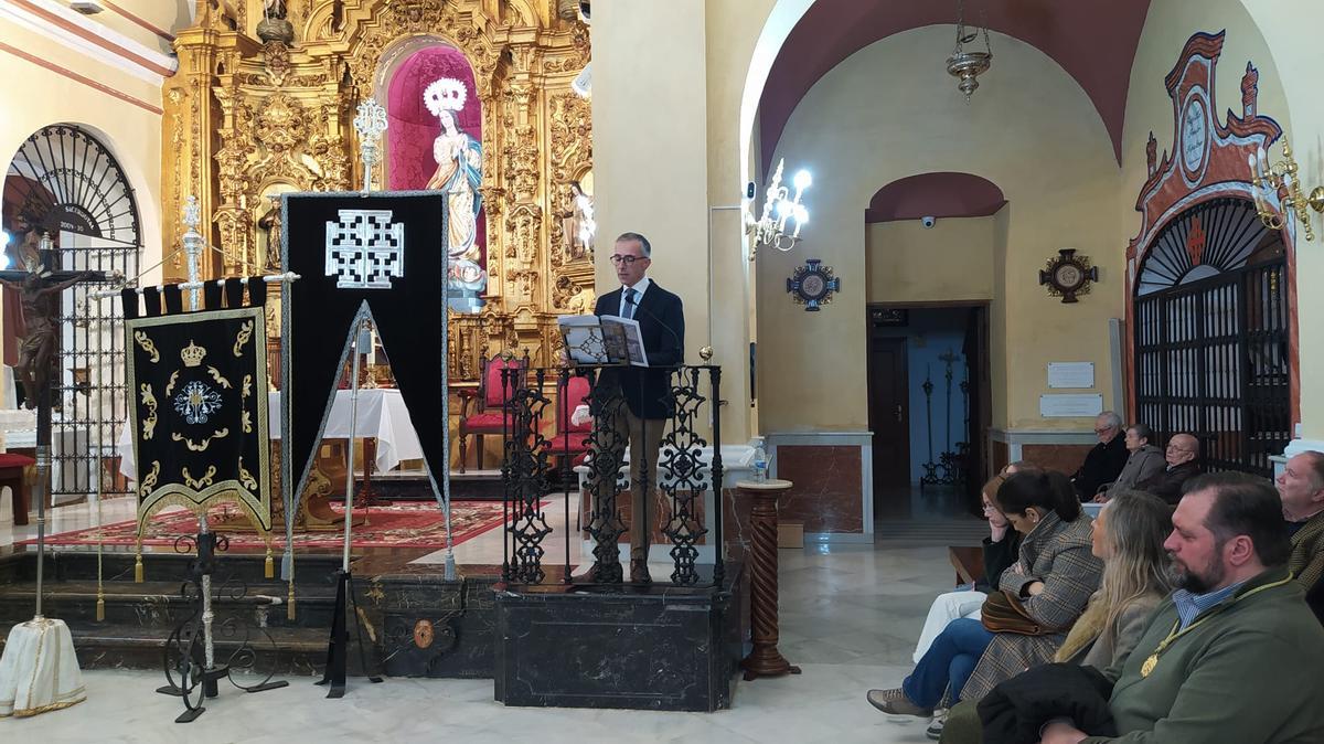 Fran García pregona la Semana Santa en la Iglesia de la Purísima Concepción.
