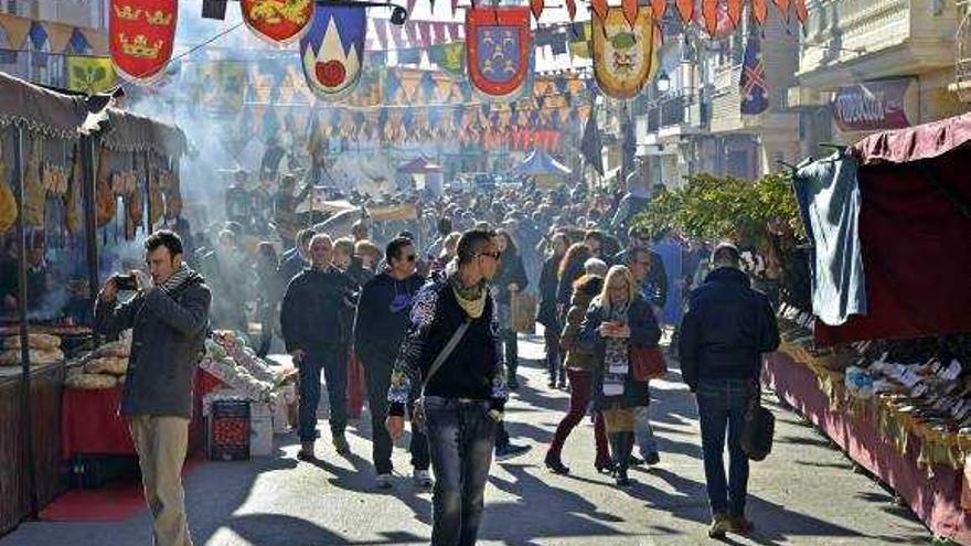 Gran afluencia de visitantes en el mercado celebrado el pasado fin de semana.