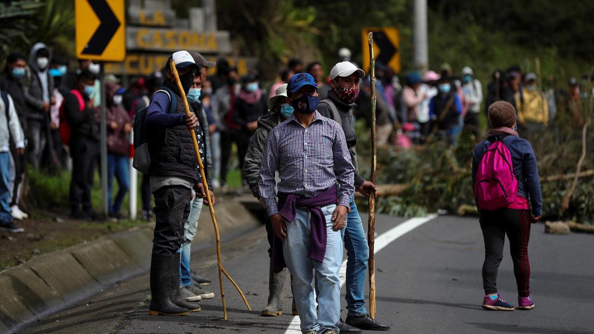 Un instante de una de las marchas pacíficas de protesta en Ecuador.