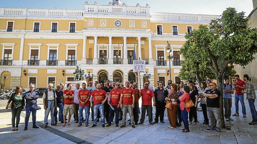 Protesta dentro y fuera del ayuntamiento