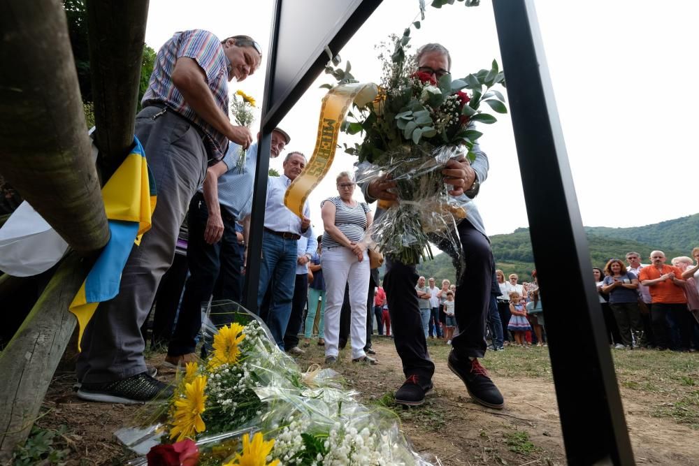 Homenaje a los mineros muertos en el accidente del pozo Santo Tomás de Turón