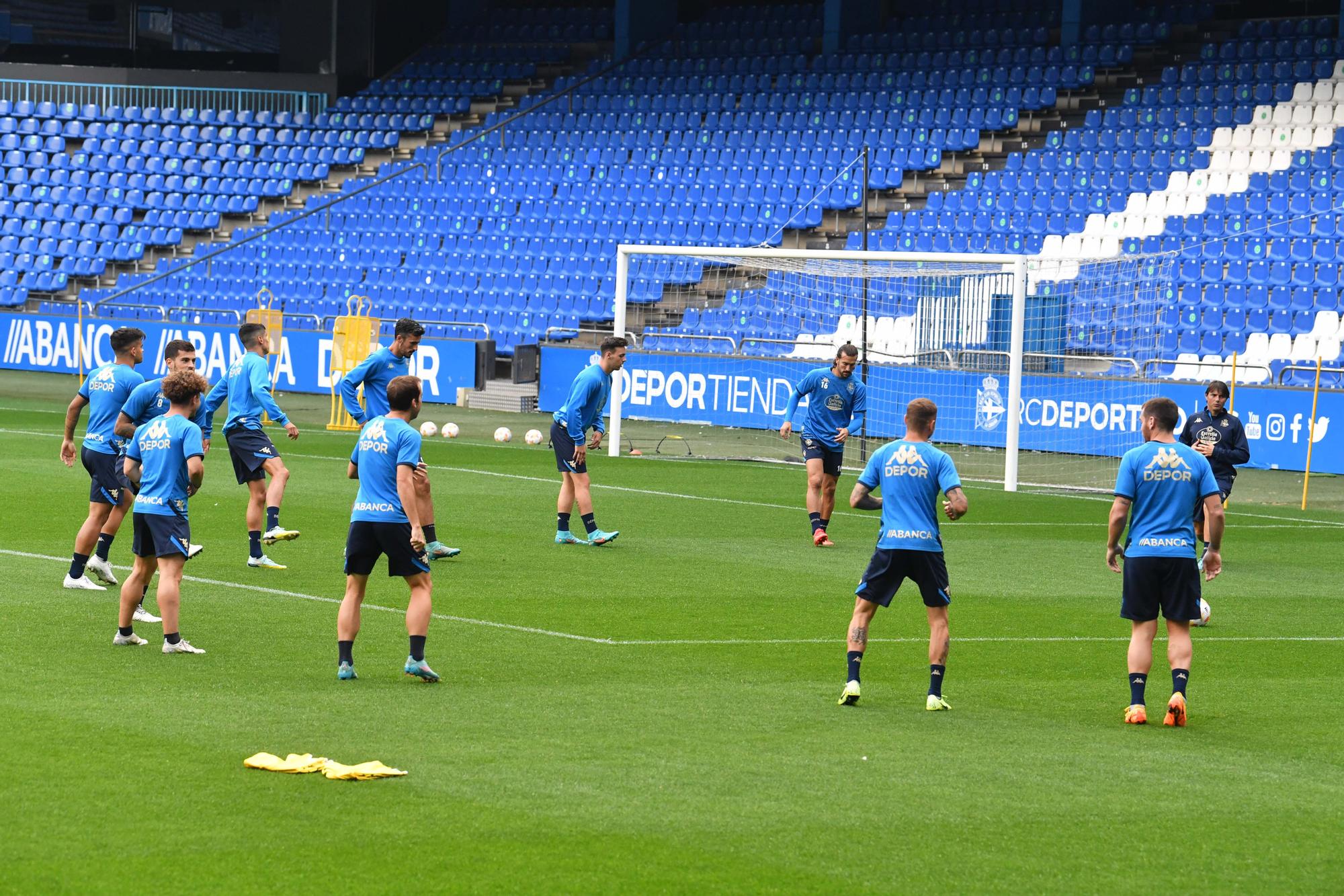 Óscar Cano toma las riendas del Dépor con su primer entrenamiento en Riazor