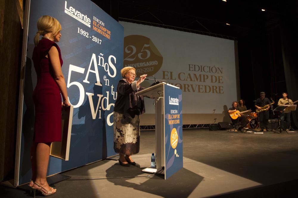 La doctora Carmen Leal, premio a la Trayectoria, lanzó un emotivo discurso al auditorio que rompió a aplaudir en varias ocasiones.