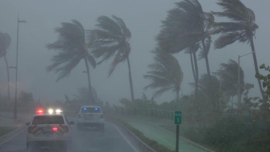 Irma llega a Puerto Rico como el mayor huracán