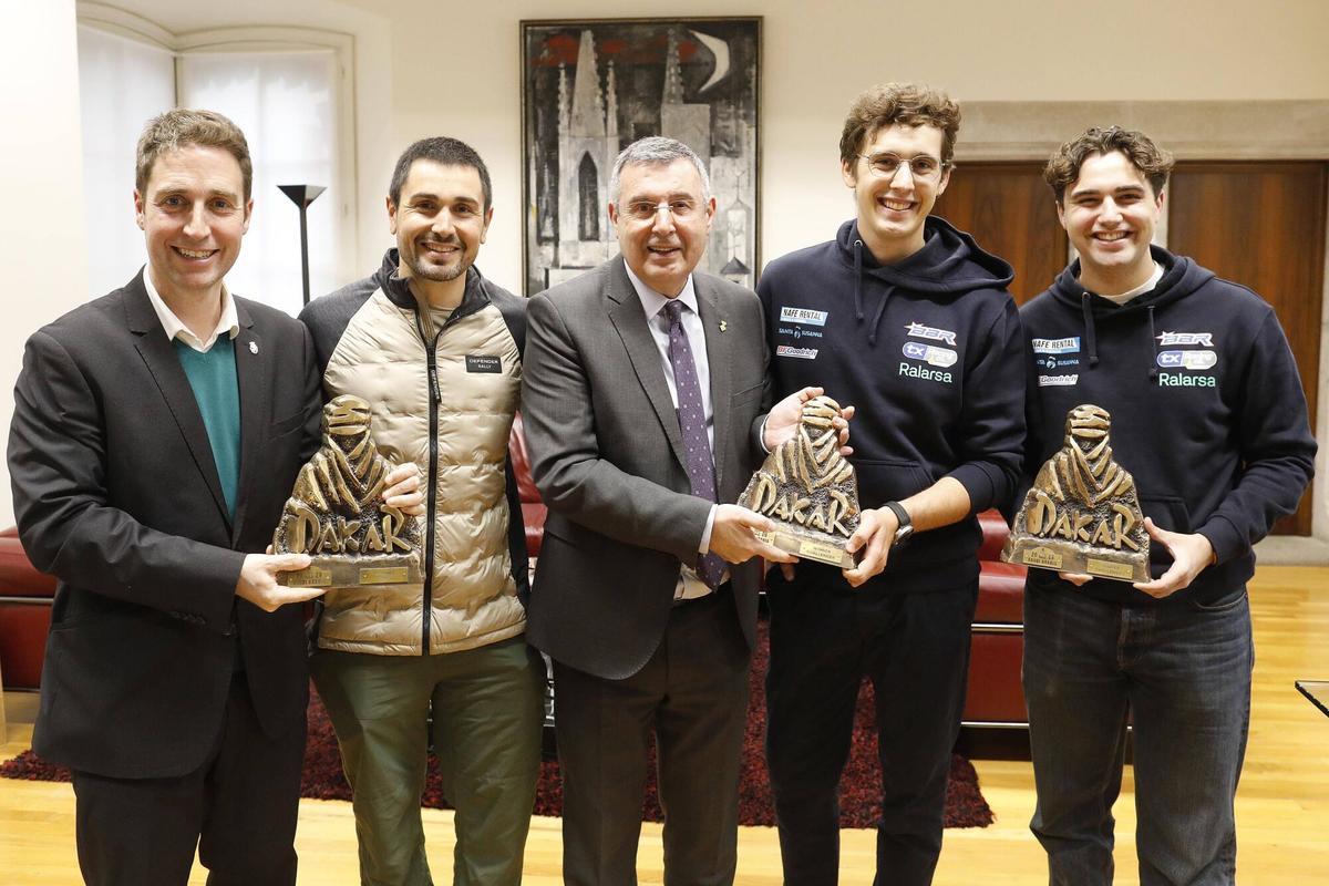 Girona. Diputacio. Miquel Noguer (president Diputacio) fa la rebuda institucional a Pau Navarro i Jan Rosa, guanyadors del Dakar en challenger; i Oriol Vidal, guanyador en stock