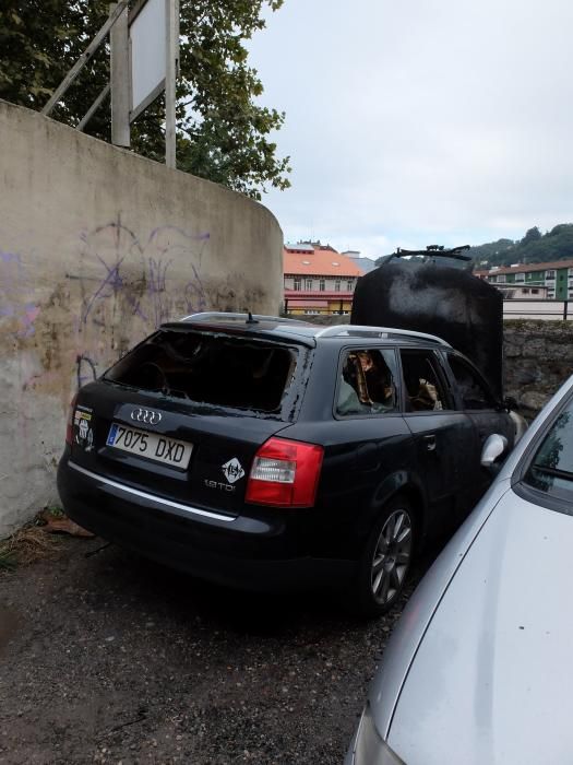 Coches incendiados por actos vandálicos en los aparcamientos de Oñón en Mieres