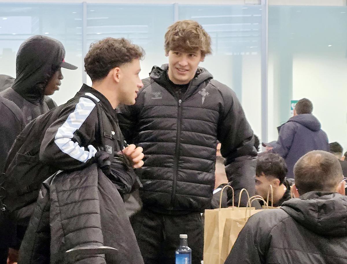 La expedición del Celta pone rumbo a Belgrado desde el aeropuerto de Vigo La expedición del Celta pone rumbo a Belgrado desde el aeropuerto de Vigo