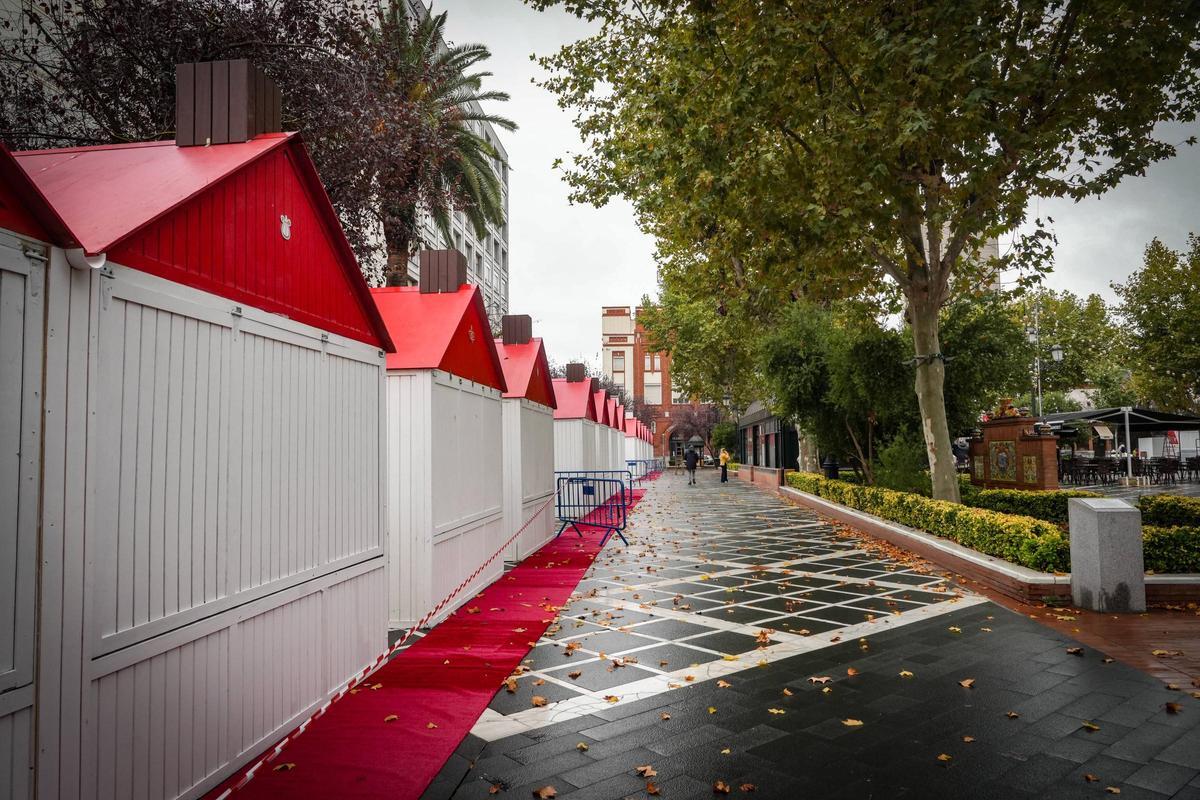 Casetas del paseo de San Francisco que inaugura el viernes su tradicional mercado navideño.