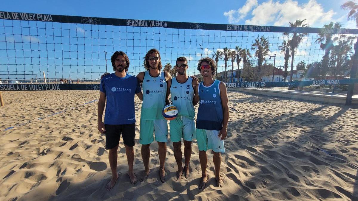 Los jugadores del BeachBol Valencia en un entrenamiento