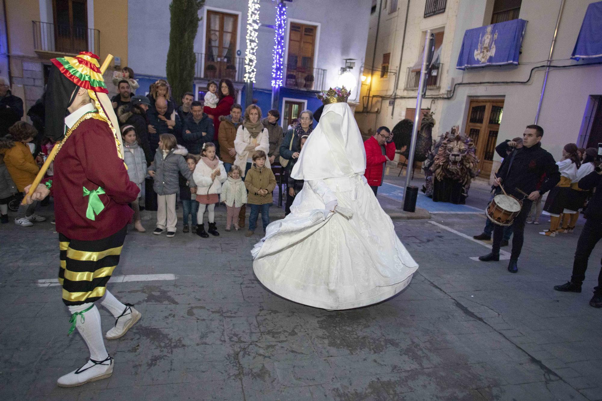 Ontinyent se vuelca con la tradiconal procesión de la Puríssima