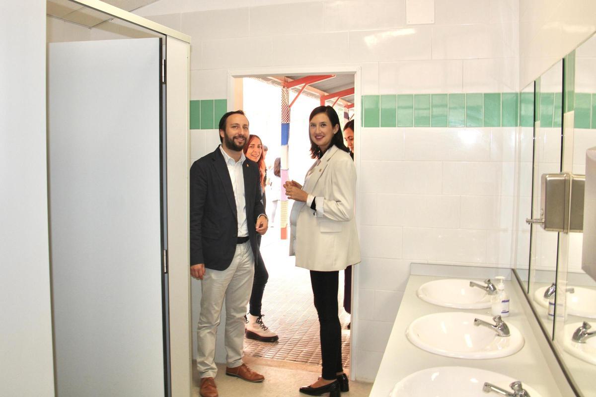 Los concejales Toledo y España durante la visita.