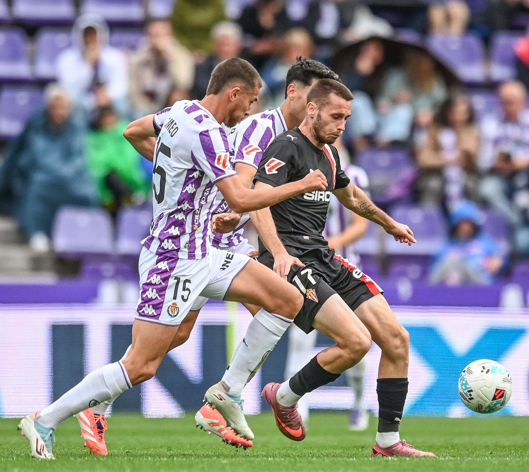 EN IMÁGENES: El Valladolid-Sporting disputado en Zorrilla con notable presencia de La Mareona