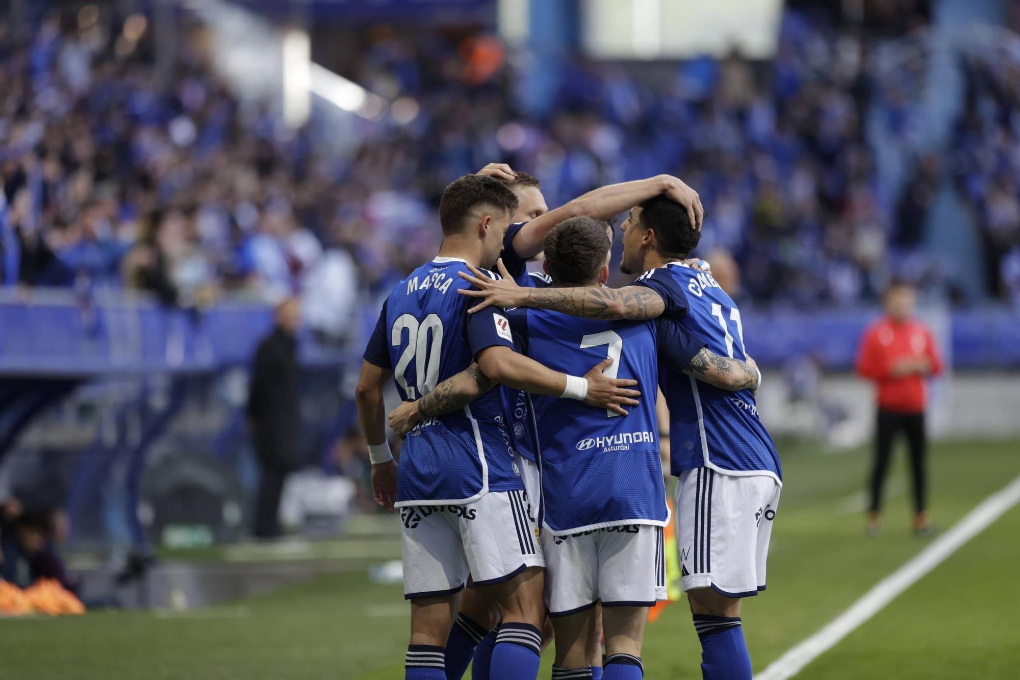 Alemão pega más duro y el Oviedo vuelve a ganar: 2-1