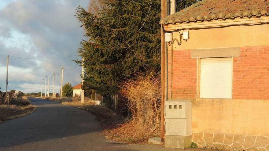 Alumbrado público instalado en una de las calles de San Juanico el Nuevo.