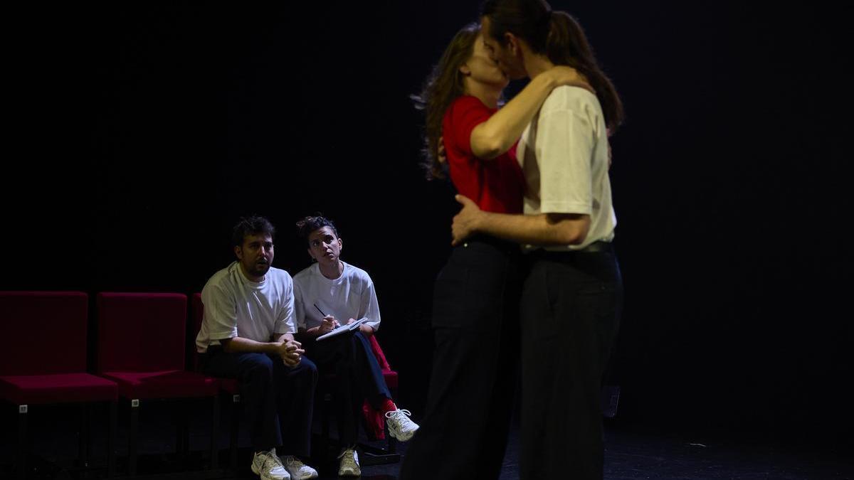 L'obra "Tu em vas prometre una història d'amor" d'Helena Tornero i que arribarà a Xangai.