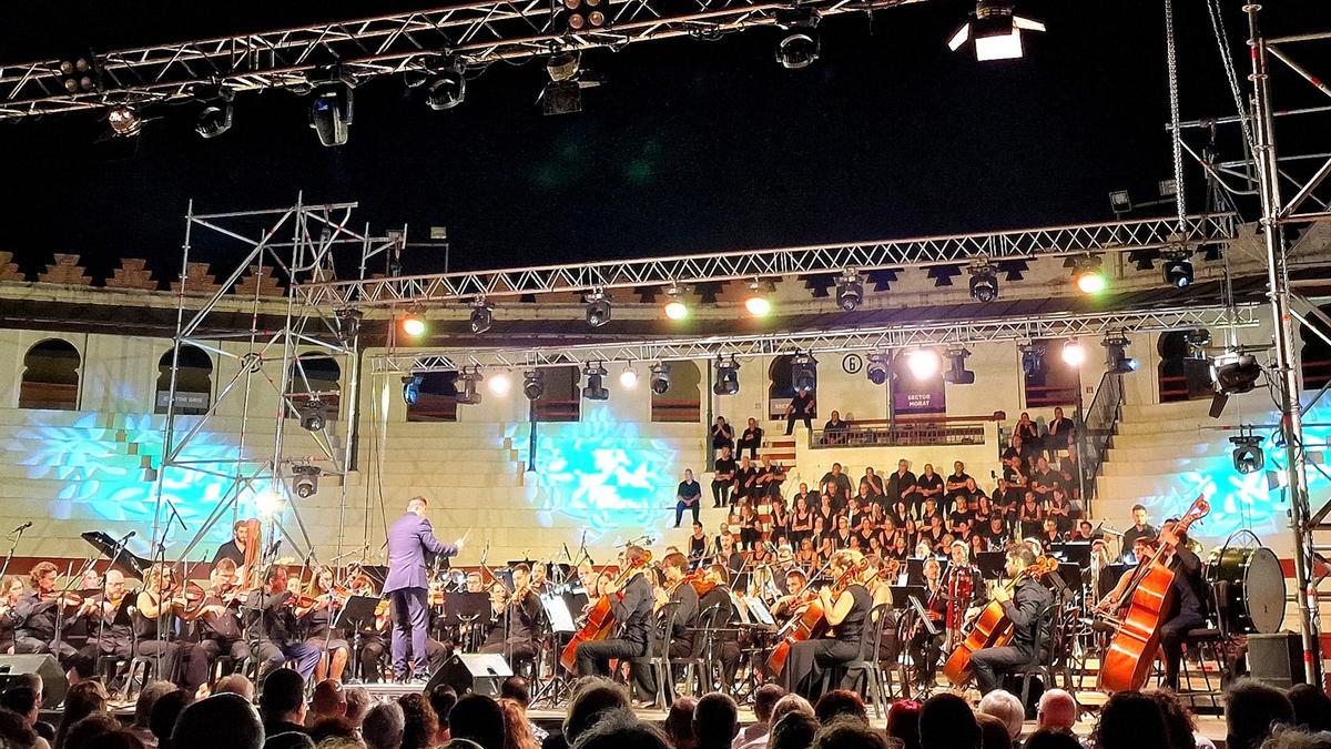 Un moment de l&#039;espectacular concert a la plaça de bous d&#039;Ondara