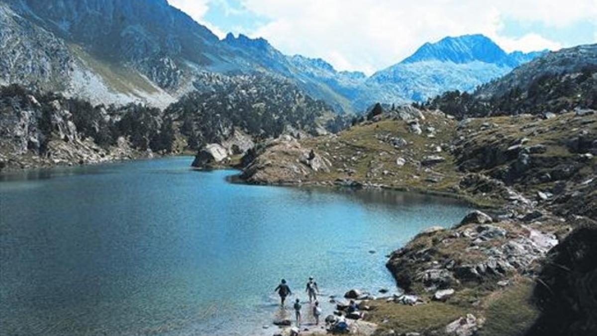 Paisaje de alta montaña 8 El lago de Colomers, uno de los muchos atractivos naturales del Vall d'Aran.