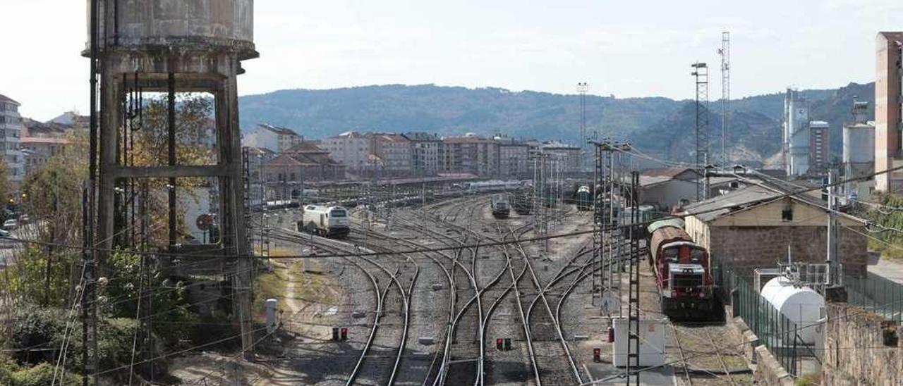 La actual entrada ferroviaria de acceso a la estación Empalme, en la que se ubicará la intermodal. // Jesús Regal