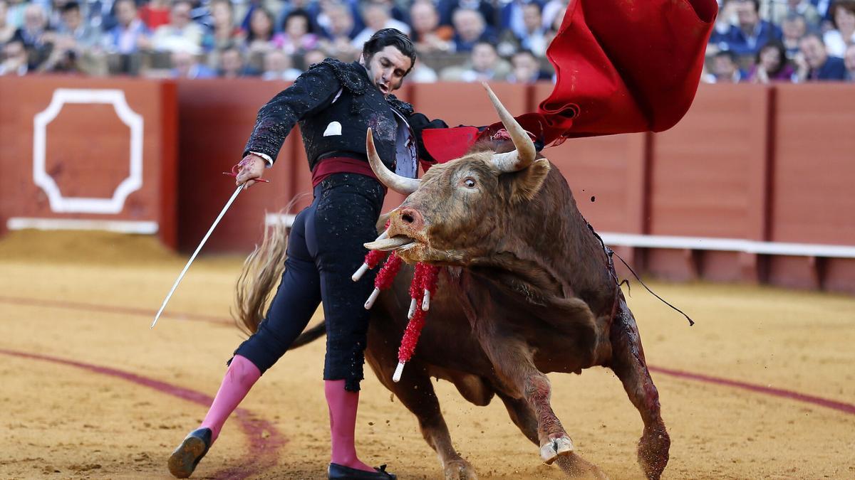 El diestro José Antonio Morante de la Puebla en faena.