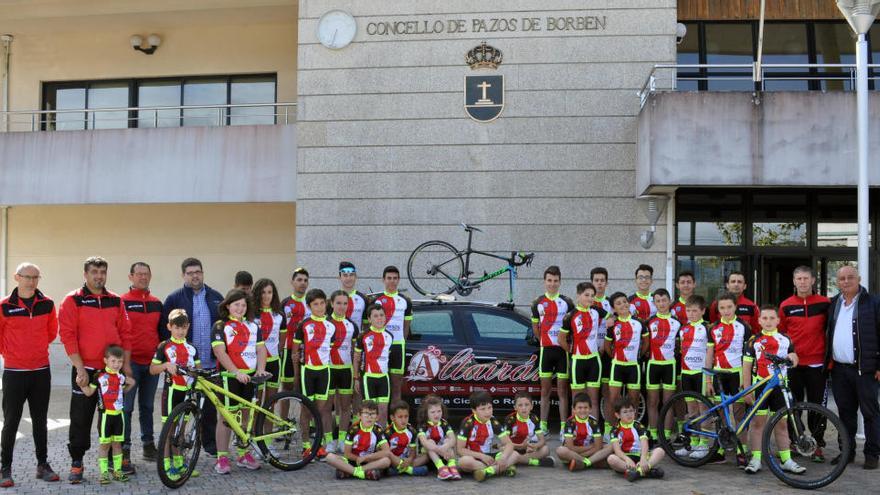 Presentación de la copa Mini BTT, que se celebrará en Pazos de Borbén. / Fdv