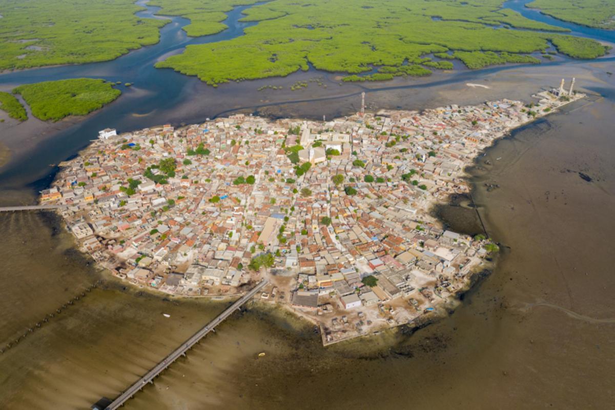 Fadiouth, un islote entre manglares en Senegal.