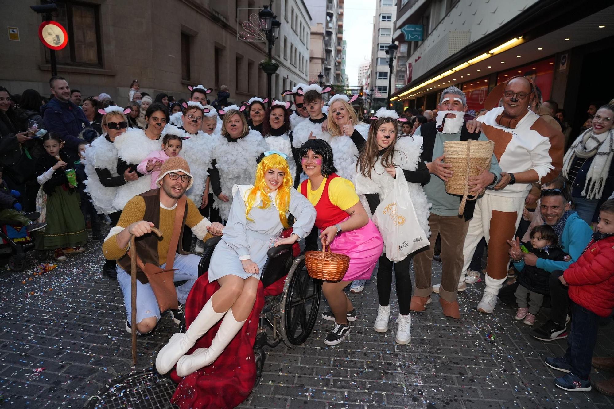 Desfile de animación de collas y carros engalanados