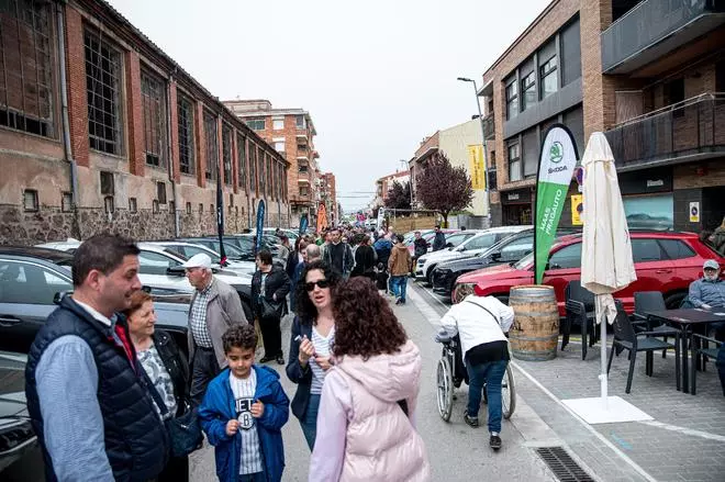 La 63e Fira d'Artés omple el poble de gent, cotxes i tractors