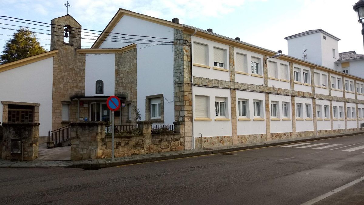 Edificio de la residencia San Francisco y Santa Rita de Navia