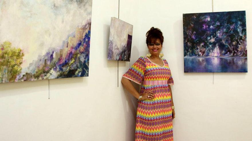 La artista malagueña, en un rincón de su exposición Paisajes perdidos en la Sala Barbadillo esta semana.