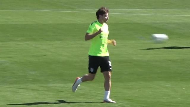 Julián Álvarez se entrena con el grupo.