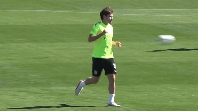 Julián Álvarez se entrena con el grupo.