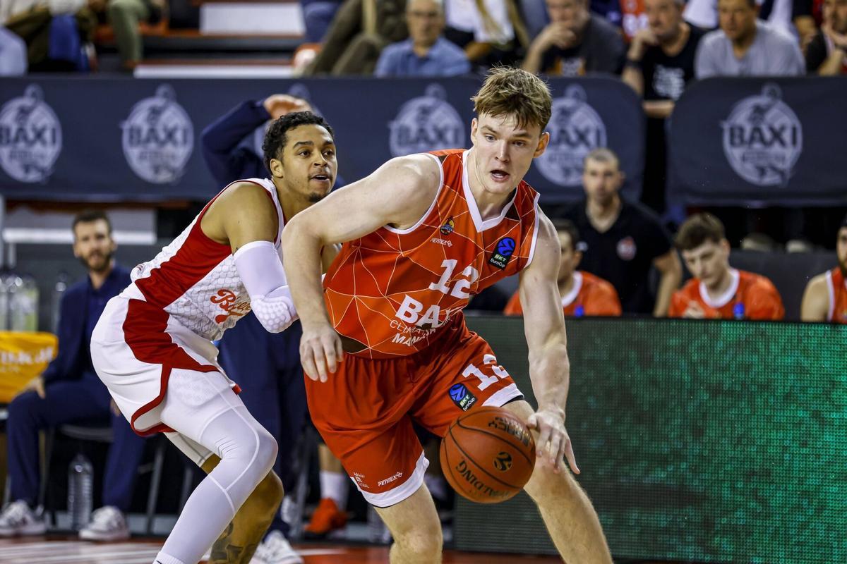 Steinbergs, in action at the Nou Congost match