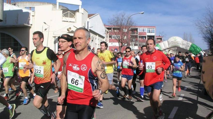 La Media Maratón de Coria roza los 300 atletas